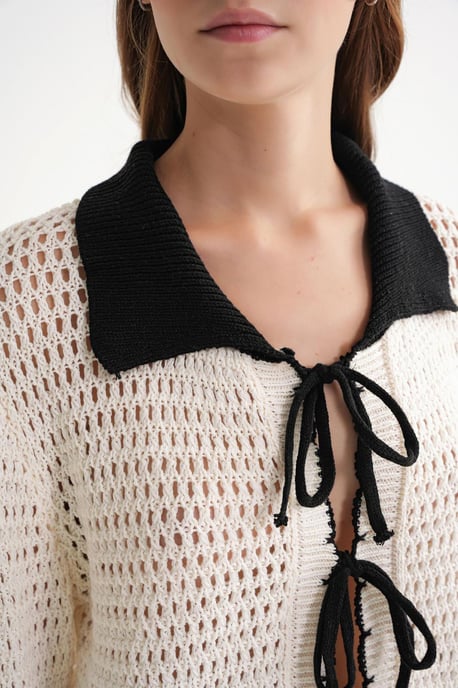 Offener Strick-Cardigan mit kontrastierendem Kragen und Bindeband vorne - Image 6