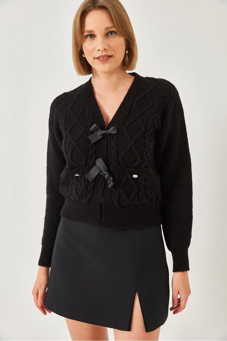 Strukturiertes V-Ausschnitt-Cropped-Cardigan mit Pompon - Image 2