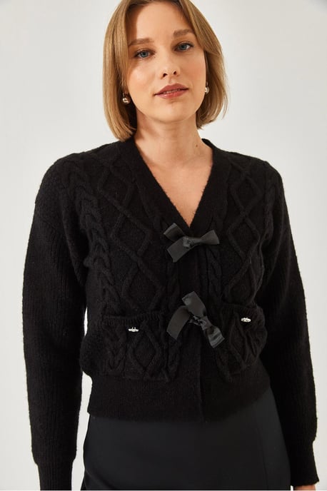 Strukturiertes V-Ausschnitt-Cropped-Cardigan mit Pompon - Image 4