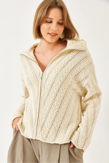 Strickjacke mit Reißverschlusskragen aus strukturiertem Material - Image 1