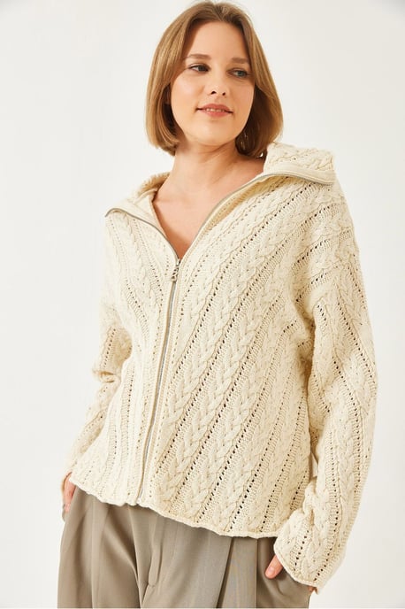 Strickjacke mit Reißverschlusskragen aus strukturiertem Material - Image 2