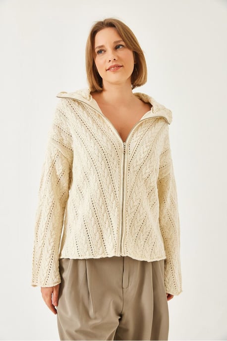 Strickjacke mit Reißverschlusskragen aus strukturiertem Material - Image 3