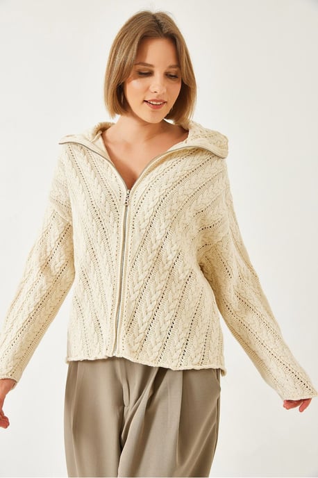 Strickjacke mit Reißverschlusskragen aus strukturiertem Material - Image 4