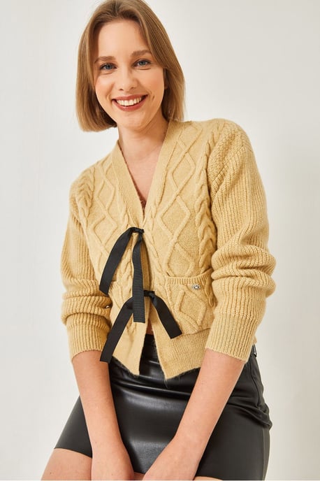 Strukturierter V-Ausschnitt Kurz-Cardigan mit Pompon - Image 3