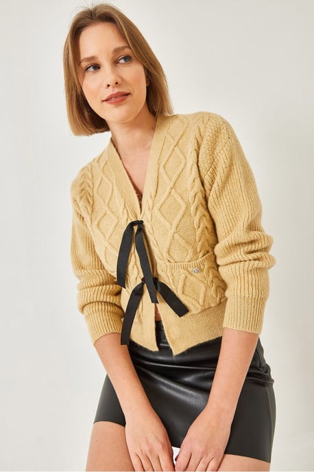 Strukturierter V-Ausschnitt Kurz-Cardigan mit Pompon - Image 4
