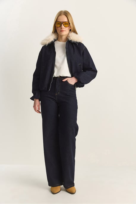 Jeansjacke mit Fake Fur-Details - Image 3