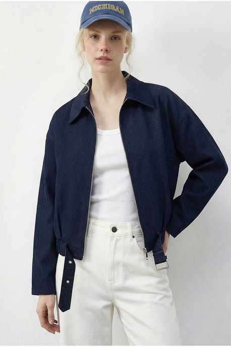 Überdimensionierte Denim-Bomberjacke mit Gürtel - Image 5