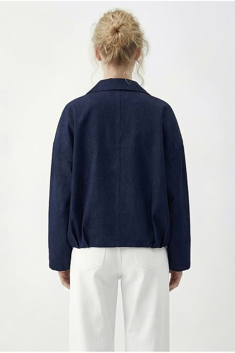 Überdimensionierte Denim-Bomberjacke mit Gürtel - Image 6