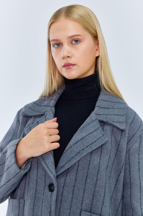 Übergroße Gestreifte Knopfjacke - Image 5