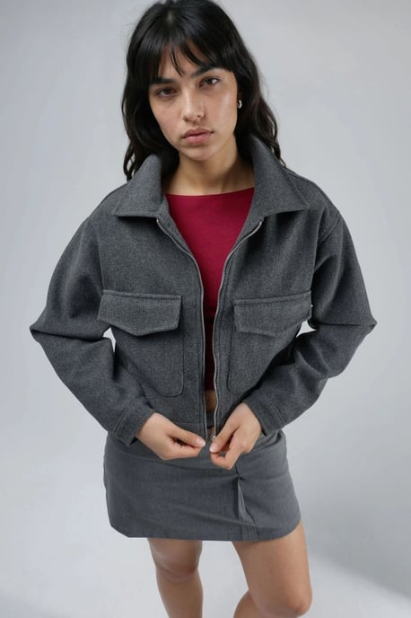 Crop-Gabardine-Jacke mit Reißverschluss und Tasche - Image 2
