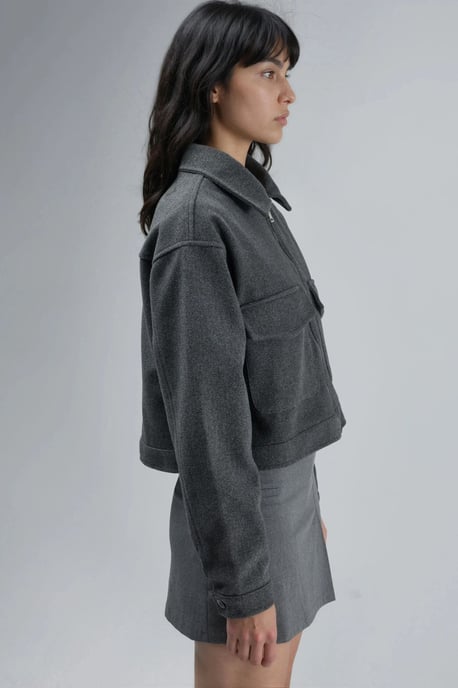 Crop-Gabardine-Jacke mit Reißverschluss und Tasche - Image 5