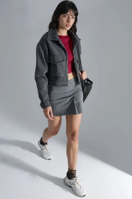 Crop-Gabardine-Jacke mit Reißverschluss und Tasche - Image 6