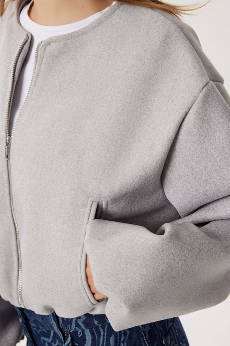 Strukturierte Crop-Jacke mit Reißverschluss - Image 4