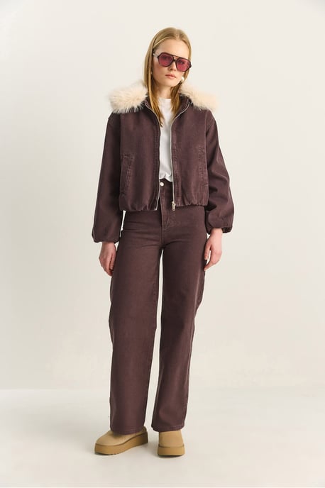Kurze Denimjacke mit Kunstfell-Akzenten - Image 3