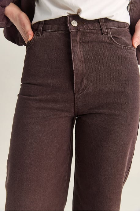 Kurze Denimjacke mit Kunstfell-Akzenten - Image 6