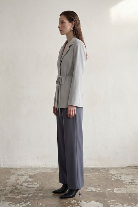 Blazerjacke mit Krawattendetail aus Crepe - Image 6