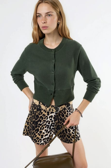Lässige Cropped-Jacke mit Rundhalsausschnitt und Knopfleiste - Image 1
