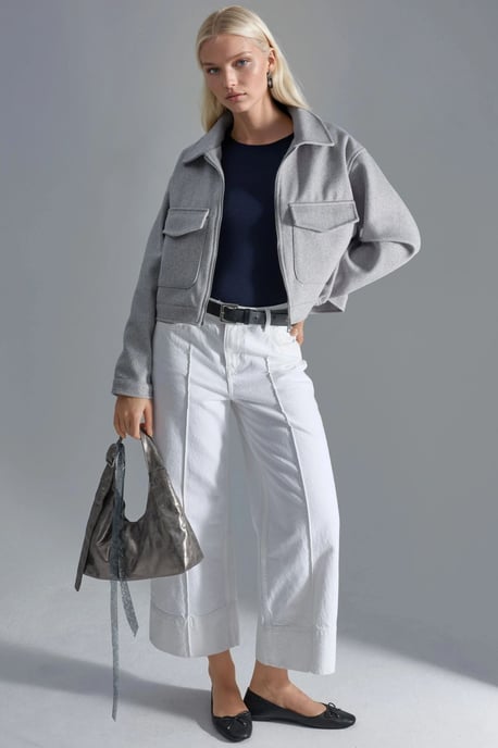 Crop-Gabardine-Jacke mit Reißverschluss und Tasche - Image 5