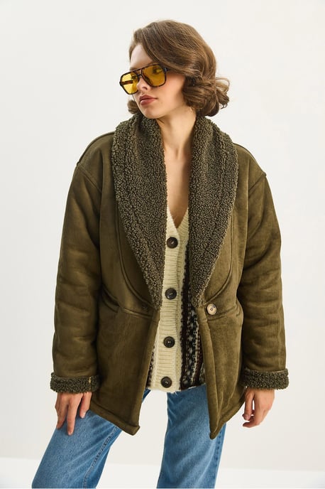 Faux-Fur-Beschichteter Knopfmantel - Image 4