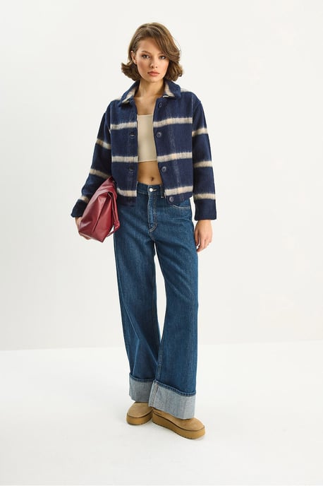 Gestreifte Texturierte Knopf-Front Cropped Jacke - Image 4