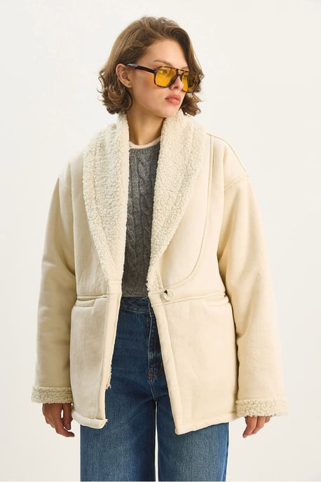 Faux-Fur-besetzter Knopfmantel - Image 3
