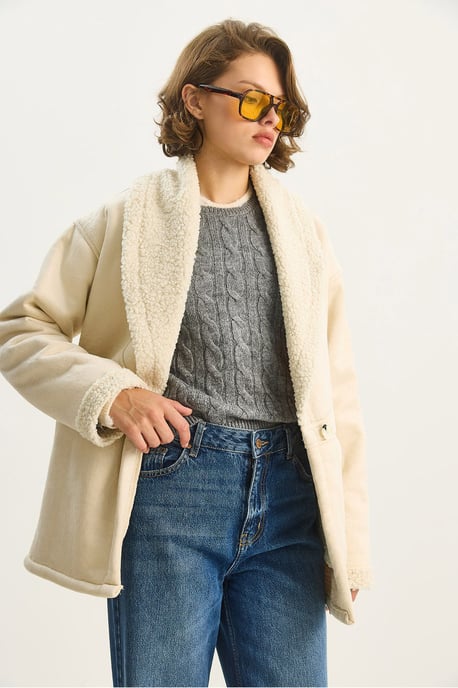 Faux-Fur-besetzter Knopfmantel - Image 4