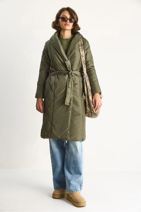 Strukturierte Midi-Pufferjacke mit Schalkragen und Bindeband - Image 2