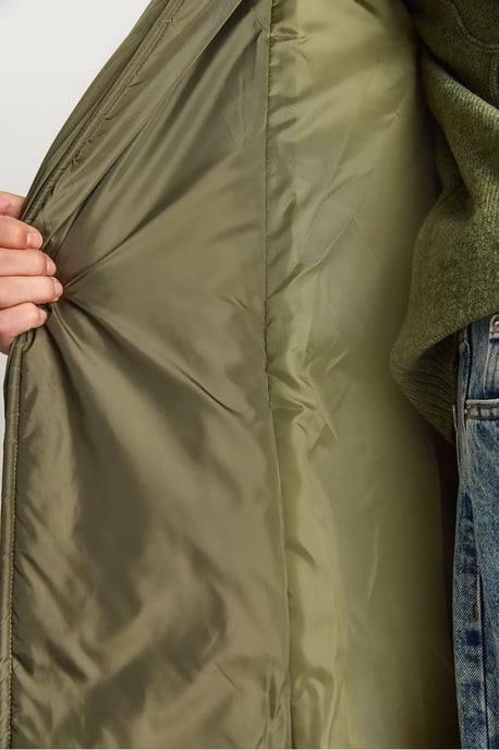 Strukturierte Midi-Pufferjacke mit Schalkragen und Bindeband - Image 6