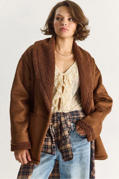 Jacke mit Knöpfen und Kunstfell-Details - Image 1