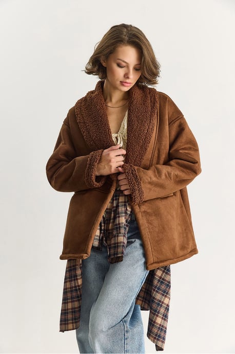 Jacke mit Knöpfen und Kunstfell-Details - Image 3