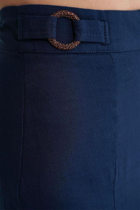 Gürtelhohe Wickelhose mit Schlitzdetails - Image 4