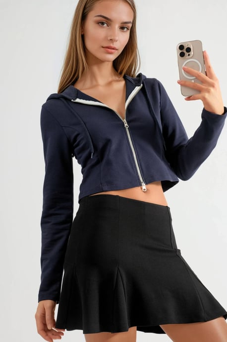 Faltige Mini-Shorts - Image 2