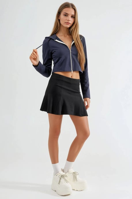 Faltige Mini-Shorts - Image 3