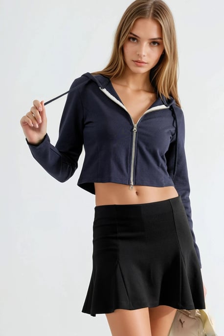 Faltige Mini-Shorts - Image 4