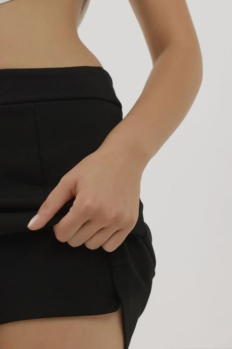 Texturierte Mini-Shorts mit elastischem Bund - Image 2