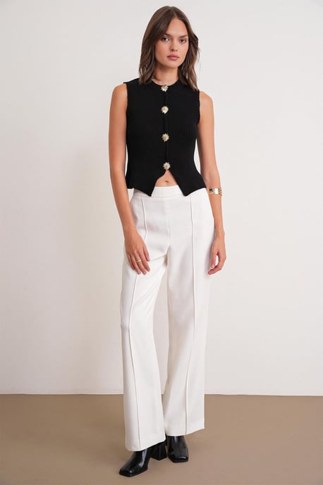 Strukturiertes Strick-Crop-Top mit Knopfdetails - Image 2