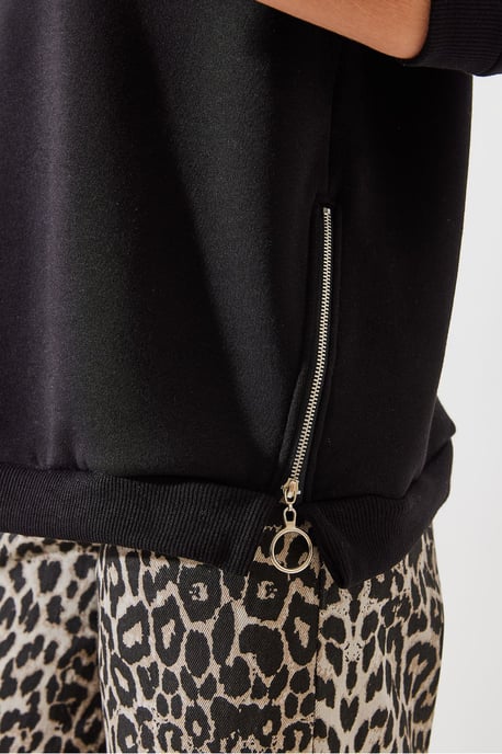 Sweatshirt mit Reißverschluss und Rundhalsausschnitt - Image 4