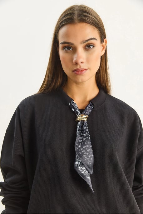 Klassisches Rippen-Sweatshirt mit Schal-Accessoire-Detail - Image 6