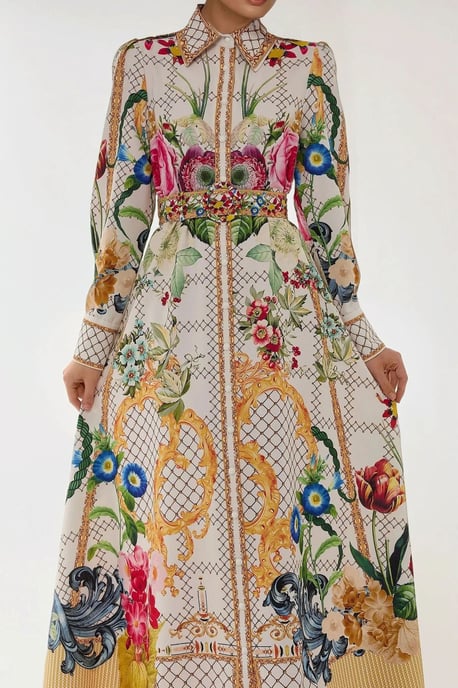 Bedrucktes Maxi-Kleid mit langen Ärmeln und Gürtel - Image 3