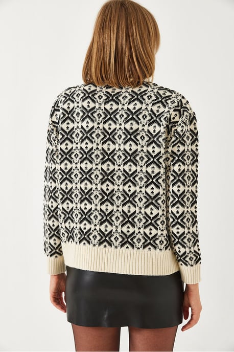 Geometrischer Strick-Crop-Pullover mit Rollkragen - Image 5