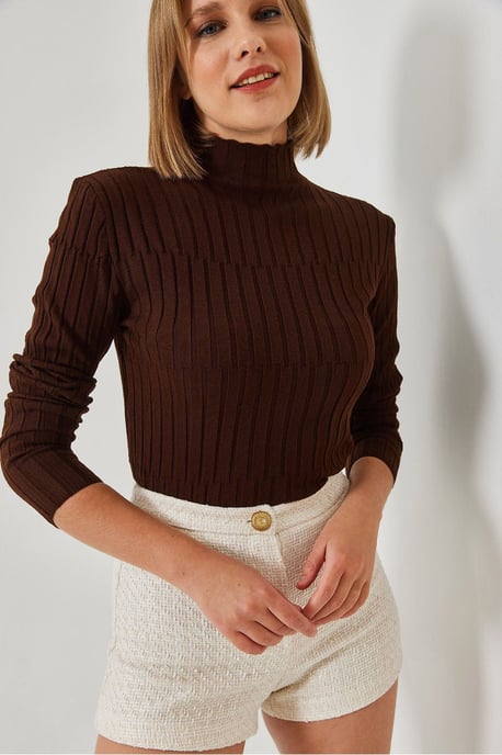 Taillierter gerippter Rollkragenpullover - Image 3
