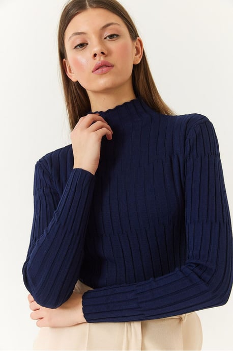 Taillierter gerippter Rollkragenpullover - Image 4