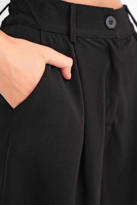 Hochtaillierte Knopf-Shorts mit Taschen - Image 6
