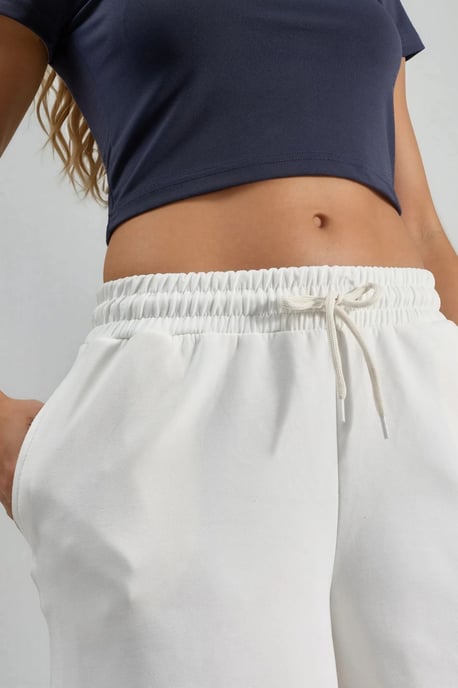 Elastische Modal-Shorts mit Taschen - Image 6
