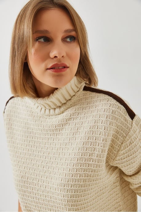 Strukturierter Rollkragenstrickpullover - Image 3