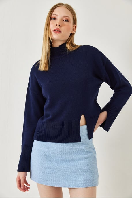 Lässiger Rollkragenpullover mit Schlitz - Image 2