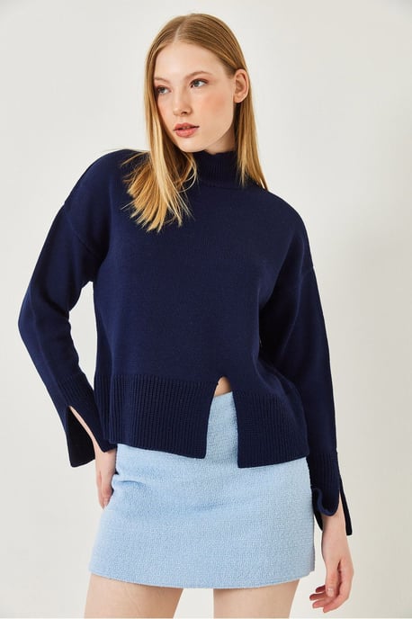 Lässiger Rollkragenpullover mit Schlitz - Image 4