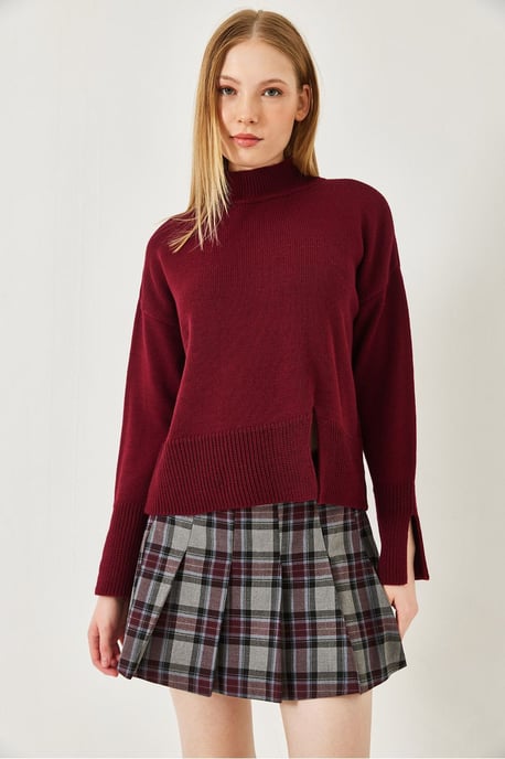 Lässig geschnittener Rollkragenpullover mit Schlitz - Image 3