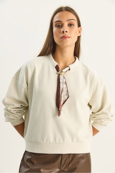Sweatshirt mit Rundhalsausschnitt und Rippstruktur mit Schal-Accessoire-Detail - Image 4