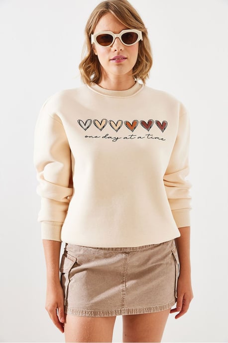 Herzmotiv Sweatshirt mit Rundhalsausschnitt - Image 3